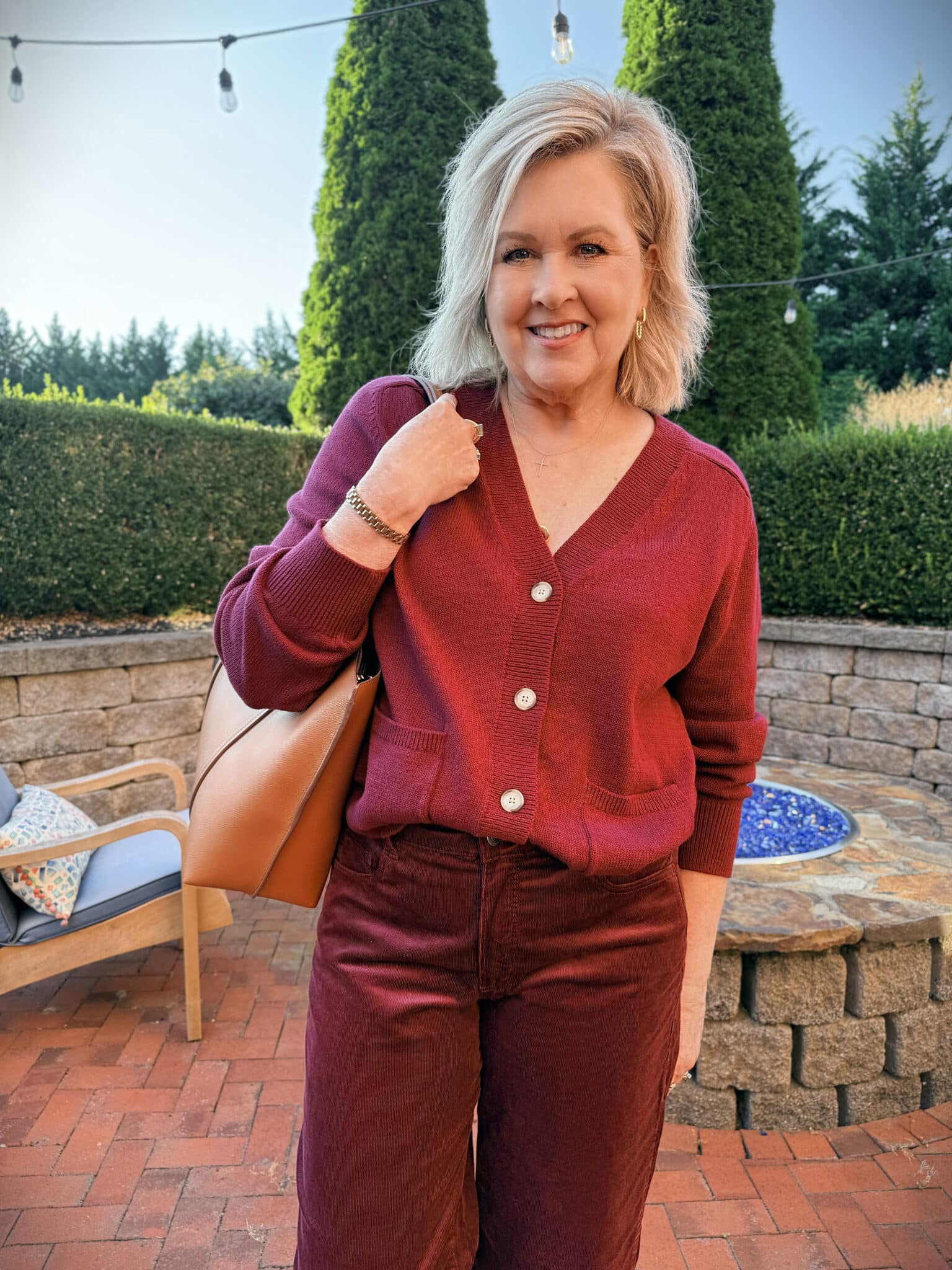 CUTE STYLISH BURGUNDY OUTFIT FOR FALL 2025