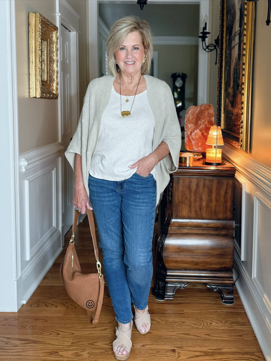 woman wearing a J.Jill neutral summer outfit with jeans