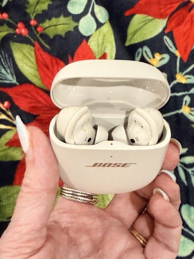 Bose ear buds in ivory