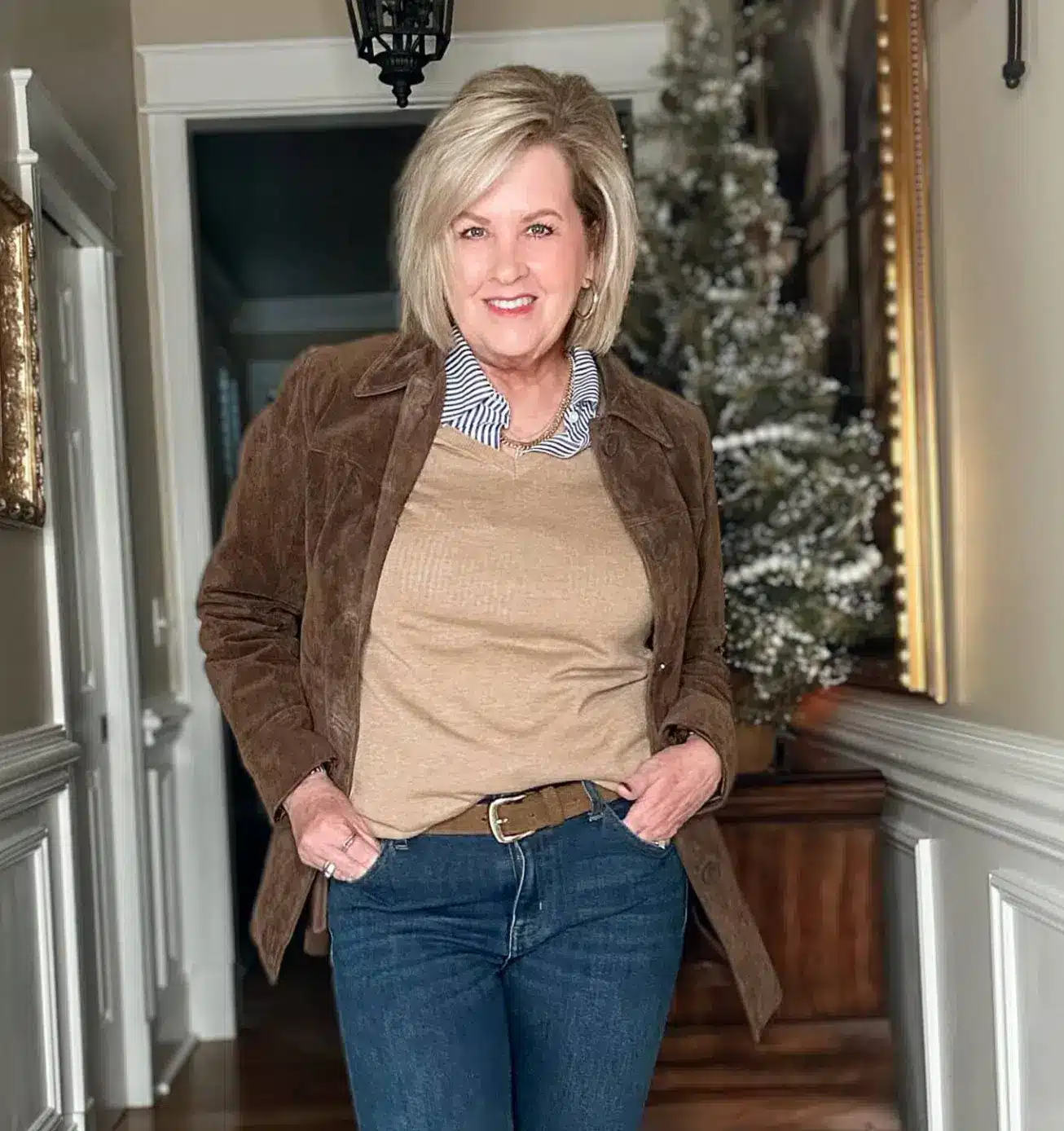 Light brown belt styled with denim, how to wear brown accessories