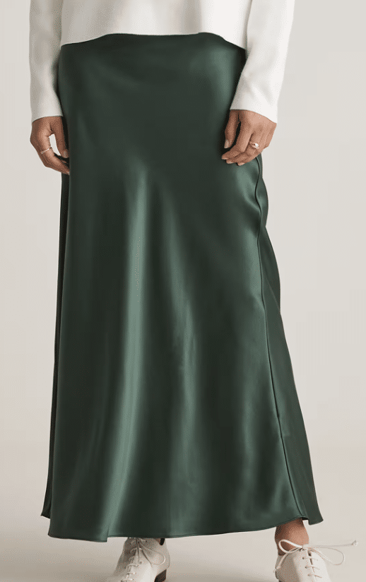 How to Wear Green in a Modern Way for the Holidays tania stephens fashion blogger 50 is not old silk