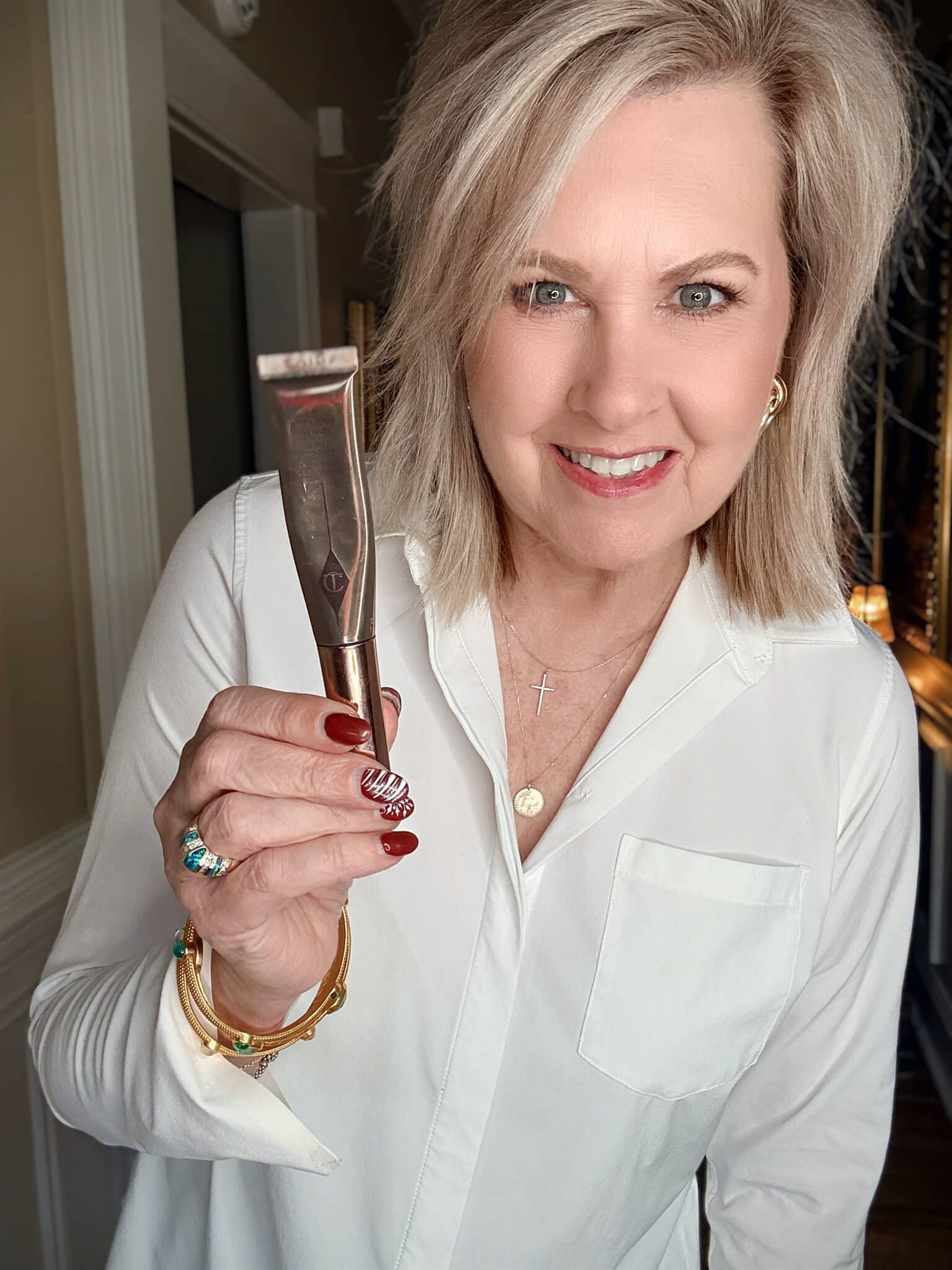 Tania using Charlotte Tilbury contour wand