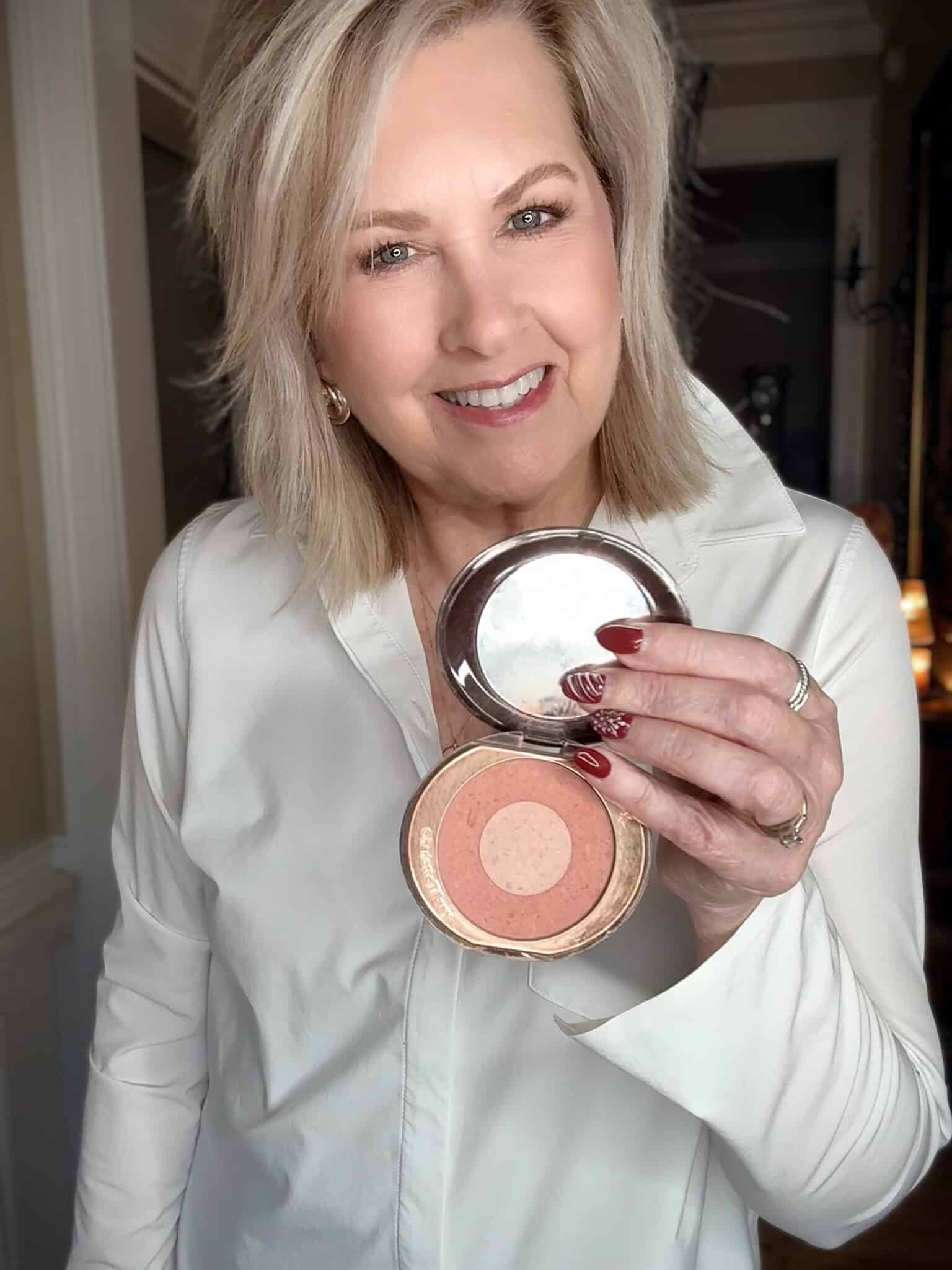 Tania using Charlotte Tilbury chic to chic blush