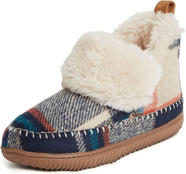 The Best Winter Shoes that Look Good and Feel Comfortable 50 is not old fashion blogger tania stephens mountain bootie