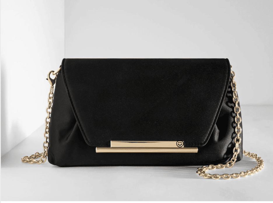 How to Travel in Cold Weather and Still Look Stylish tania stephens 50 is not old fashion blogger crossbody